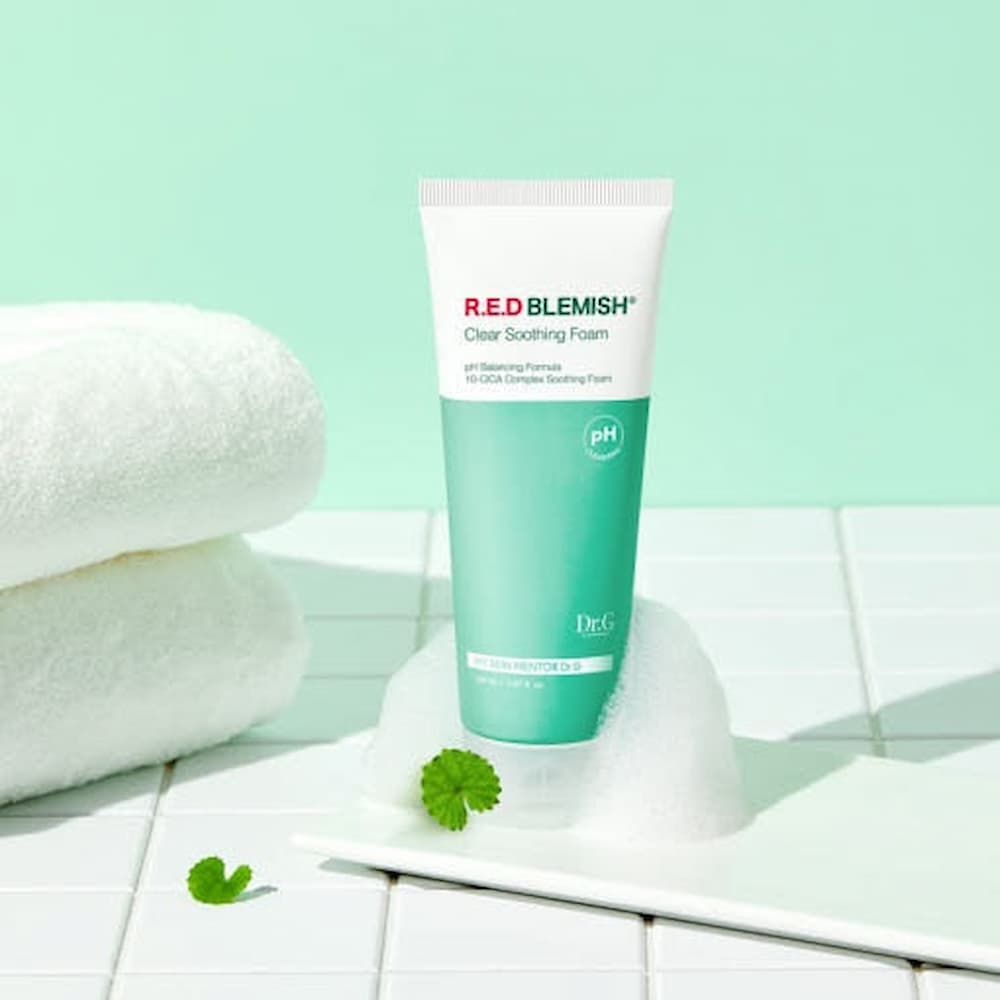 DR.G R.E.D Blemish Clear Soothing PH Cleansing Foam 150ml - bellubeauty