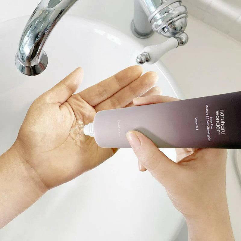 HARUHARU WONDER Black Rice Moisture 5.5 Soft Cleansing Gel 100ml - bellubeauty